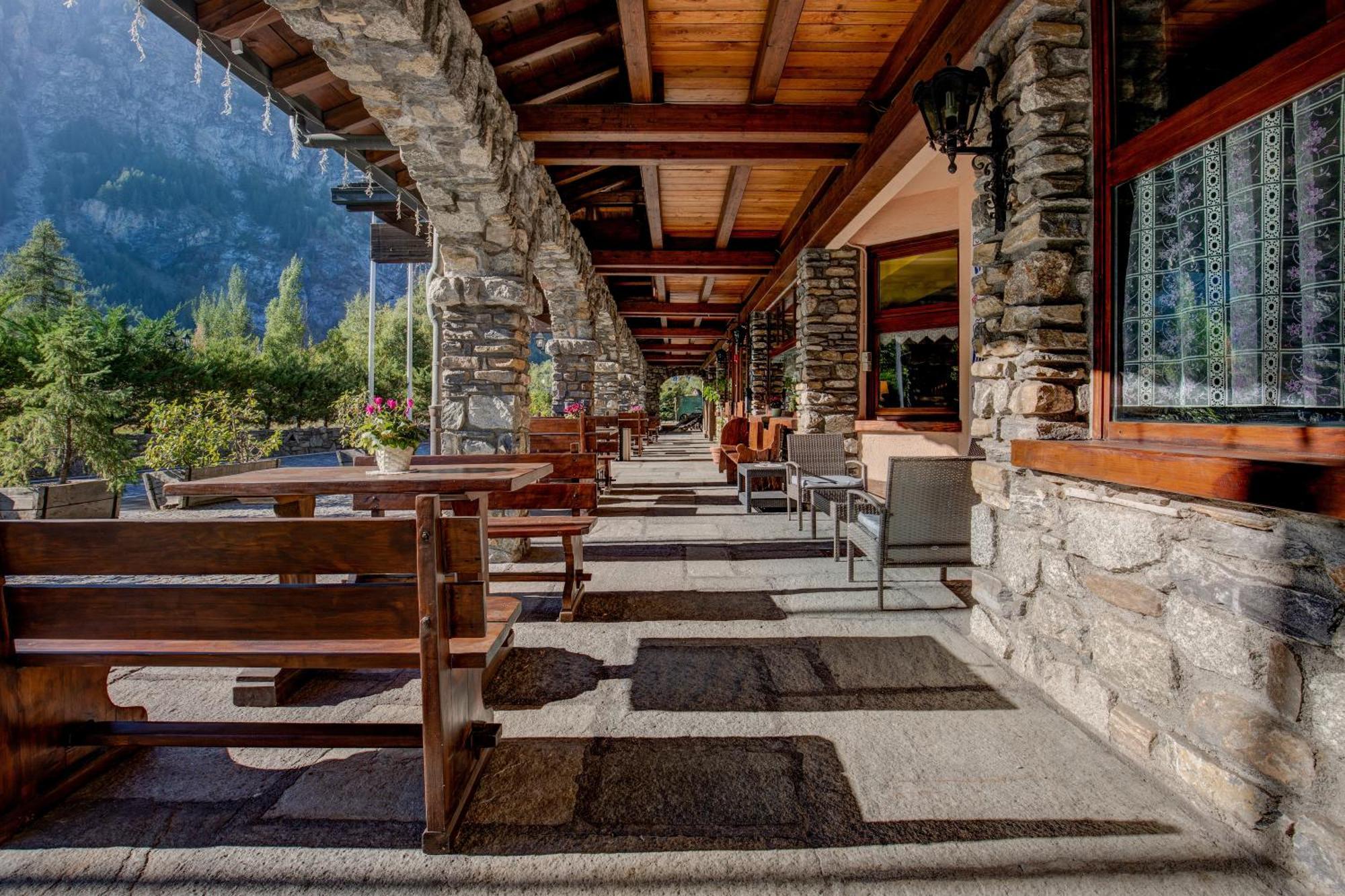 Ih Hotels Courmayeur Mont Blanc Exterior photo